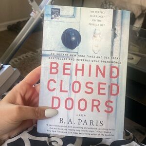 Behind closed doors - B.A. Paris